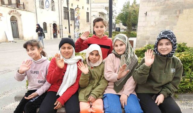 Suriyeli çocuklar hiç görmedikleri ülkelerine gidecek olmanın heyecanını yaşıyor