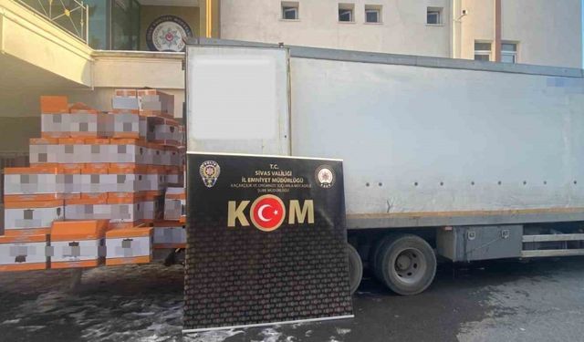 Tek kamyonda yapılan aramada 5 milyon 940 bin dal boş makaron ele geçirildi