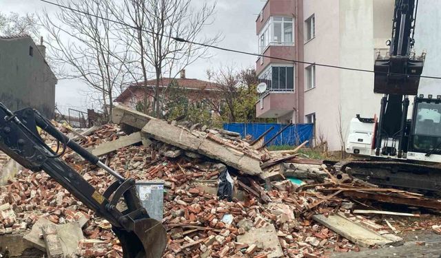 Tekirdağ’da metruk binaların yıkımına başladı