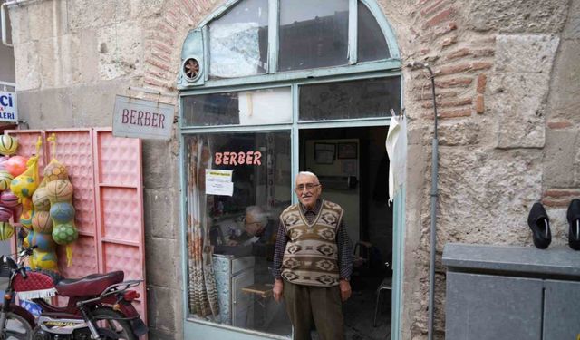 Teknolojiye aldırış etmeyen berber