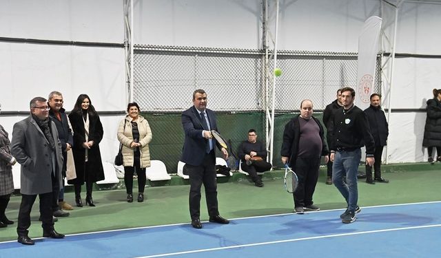 Tenis ve yüzme etkinliğinde buluştular