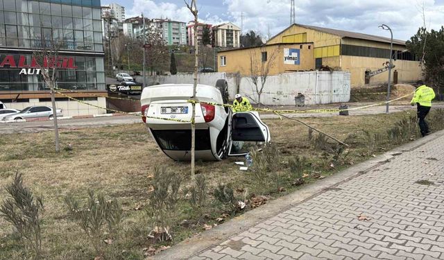 Ters dönen otomobilden burnu bile kanamadan kurtuldu