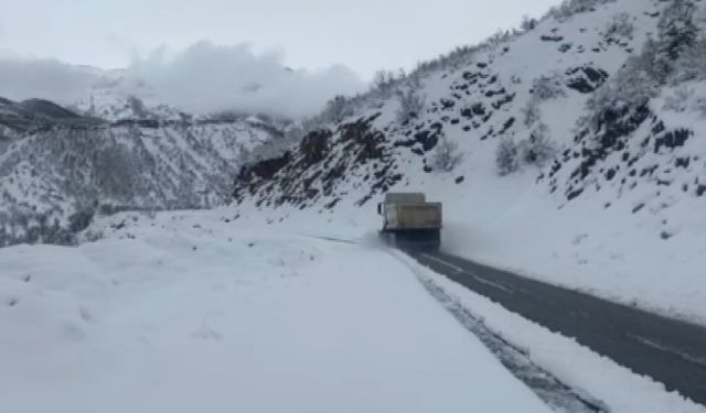 Tunceli’de kar yağışı etkisini sürdürüyor