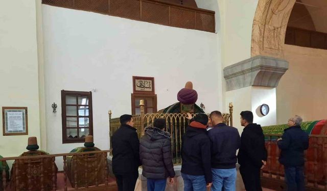 Üniversite öğrencilerinden cami ziyareti