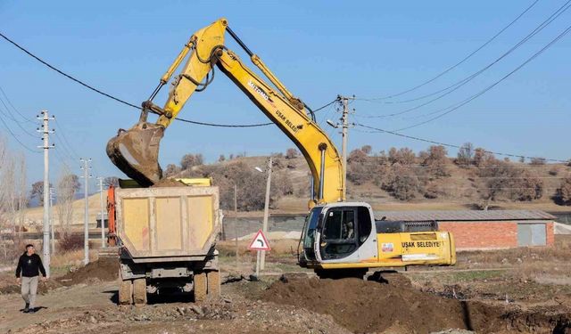 Uşak Belediyesi kent genelinde farklı noktalarda çalışmalarını sürdürüyor