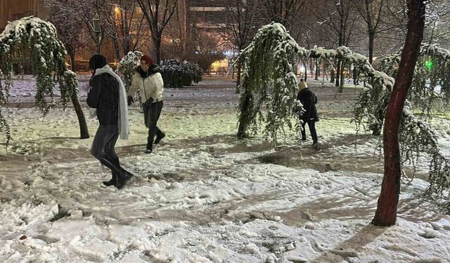 Uşaklılar karın keyfini çıkardı