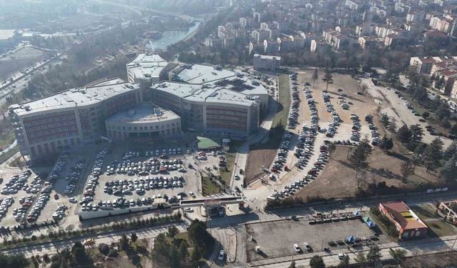 Vali Aksoy Yunus Emre Devlet Hastanesi’nin yeni otoparkını inceledi