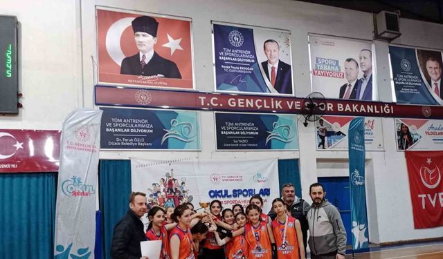 Voleybol küçüklerde şampiyonlar belli oldu