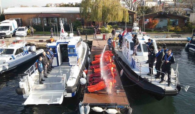 Yalova’da zorlu gemi adamı eğitimini tamamlayan polisler sertifikalarını aldı