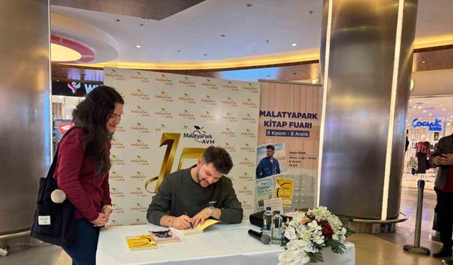 Yazar Aktaş, MalatyaPark Kitap Fuarı’nda Okurlarıyla Buluştu