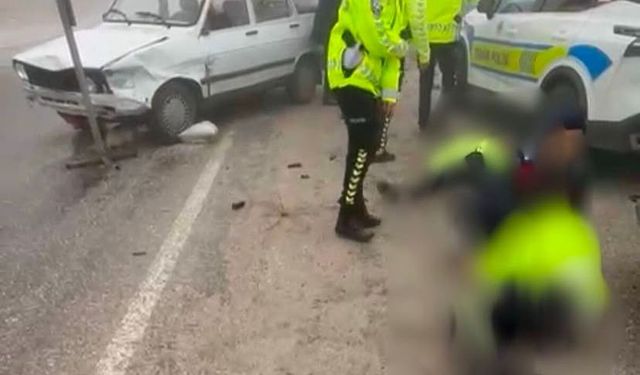 Yoğun siste otomobil polis aracına çarptı: 3 polis yaralı