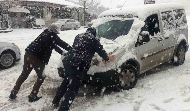 Yolda kalan sürücülerin imdadına jandarma yetişti