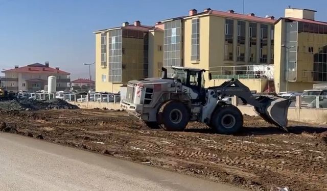 Yüksekova Devlet Hastanesi’nin yolu asfaltlandı