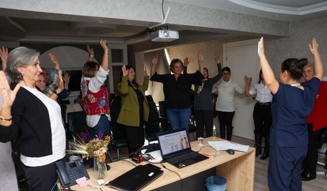 Yunusemre’de kadınlara beslenme ve fizyoterapi eğitimi verildi