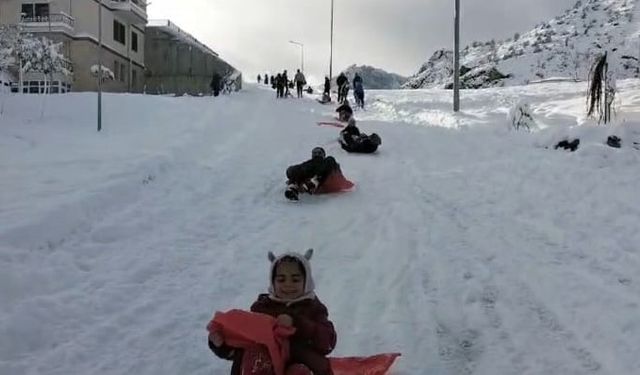 Yusufeli’nde 7’den 70’e kar keyfi