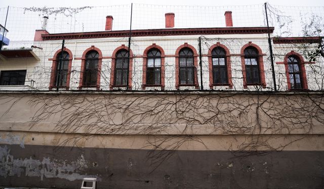 Bakırköy'de özel liseye isabet eden mermilerle ilgili polis çalışma başlattı