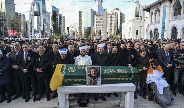 Bolu’daki yangında yaşamını yitiren Boduroğlu ailesinin üç ferdi İstanbul'da toprağa verildi