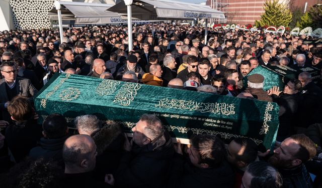 Bolu'daki yangında yaşamını yitiren Nedim Türkmen ve ailesi son yolculuğuna uğurlandı