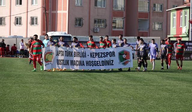 Çanakkale'de Kepezspor ile Lapta Türk Birliği Spor arasında dostluk maçı yapıldı