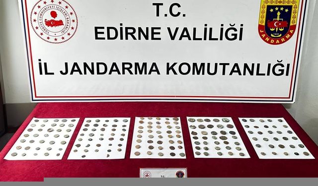 Edirne'de otobüsteki yolcunun üzerinde çok sayıda sikke bulundu