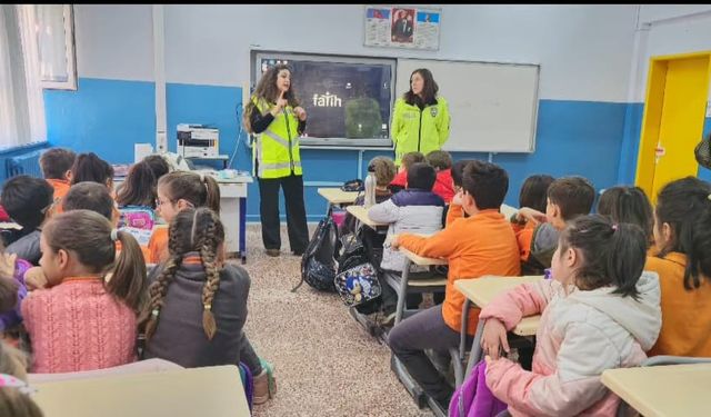 Gelibolu'da ilkokul öğrencilerine trafik eğitimi verildi