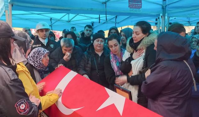 İstanbul'da motosiklet kazasında ölen polis memuru Çanakkale'de son yolculuğuna uğurlandı