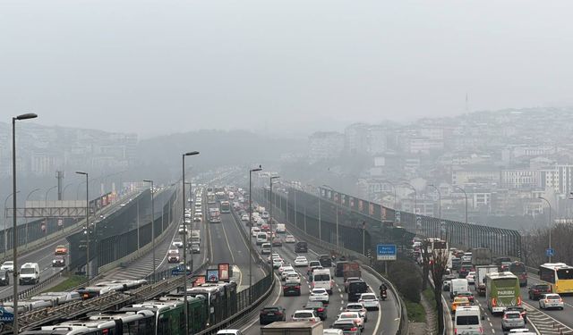 İstanbul'un bazı bölgelerinde ve Boğaz'da sis etkili oldu