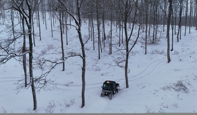 Kırklareli'nde AFAD ekipleri karlı yolları paletli araçlarla aşıyor