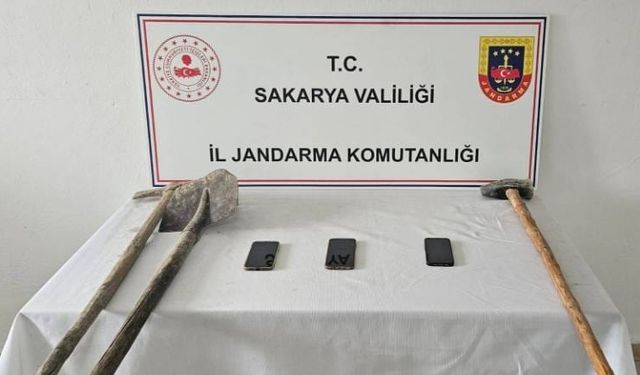 Sakarya'da kaçak kazı yapan 11 şüpheli fotokapan sayesinde yakalandı