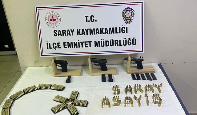 Tekirdağ'da bir evde 3 ruhsatsız tabanca ele geçirildi