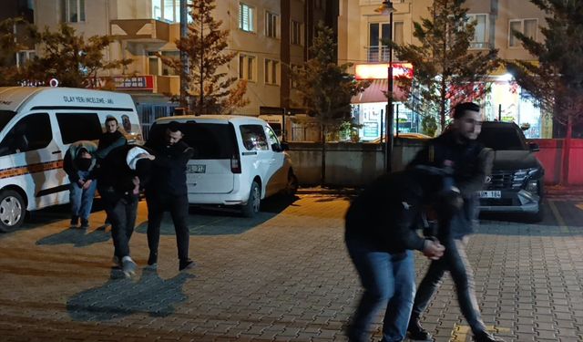 Tekirdağ'da marketlerden hırsızlık yaptıkları iddiasıyla gözaltına alınan 3 zanlı tutuklandı