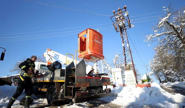 Trakya'da "enerji timleri" kesintisiz enerji için karlı yolları aşıyor