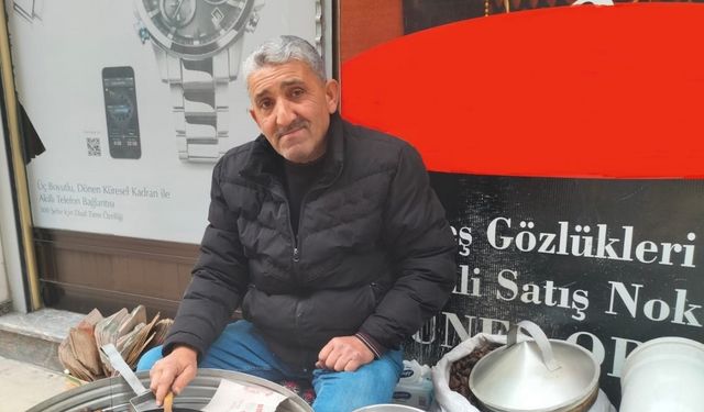 43 yıldır aynı köşede kestane satıyor