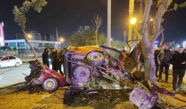 Adana’da ikiye bölünen otomobilde ölü sayısı 2’ye yükseldi