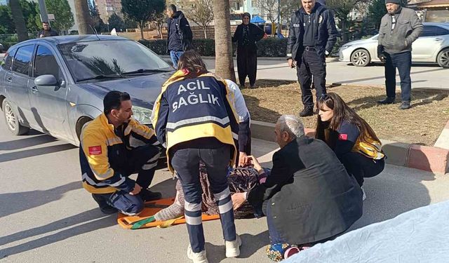 Adana’da otomobilin çarptığı yaşlı kadın yaralandı