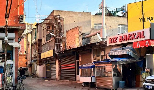 Adana’da sokak ortasında husumetli kavgası: 1 ölü, 1 yaralı