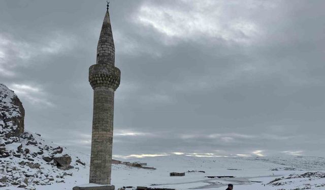 Ağrı’daki cami minaresi Yazıcı Barajı’nın simgesi oldu