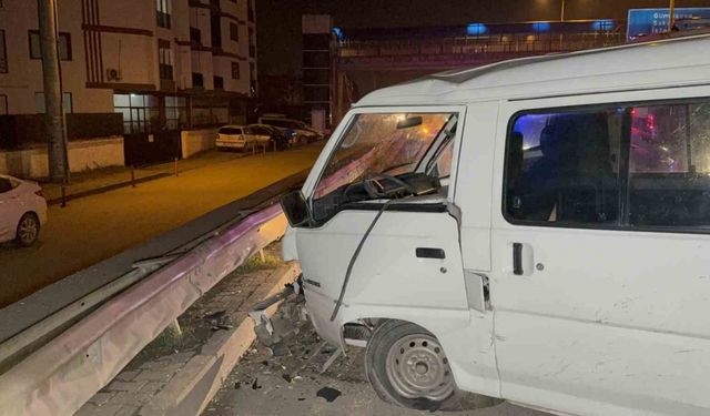 Alkollü ve ehliyetsiz sürücünün kullandığı araç kontrolden çıkıp karşı şeride geçti