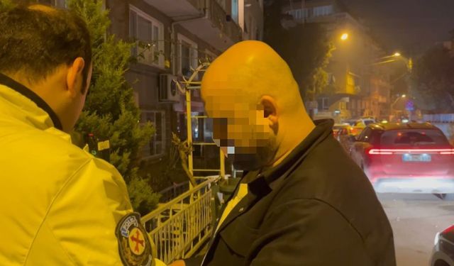 Alkolmetreyi üflemedi, gazetecinin üzerine yürüyerek hakaret ve tehdit etti