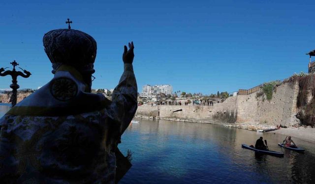 Antalya’da denizden haç çıkarma töreni yapıldı