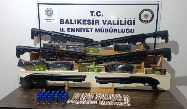 Balıkesir’de bir kadını darbeden şahsın evinde silahlar ele geçirildi