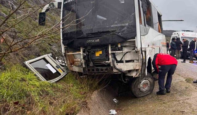 Balıkesir’de işçi servisi devrildi: 4’ü ağır 26 yaralı