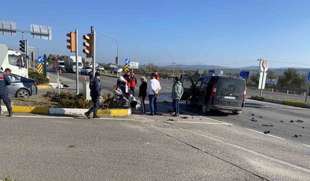 Balıkesir’detrafik kazası: 3 yaralı