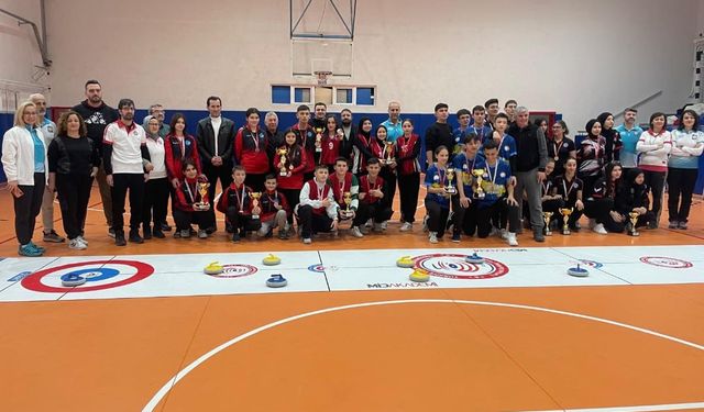 Balıköy Anadolu Lisesi Curling takımları büyük başarıya imza attı