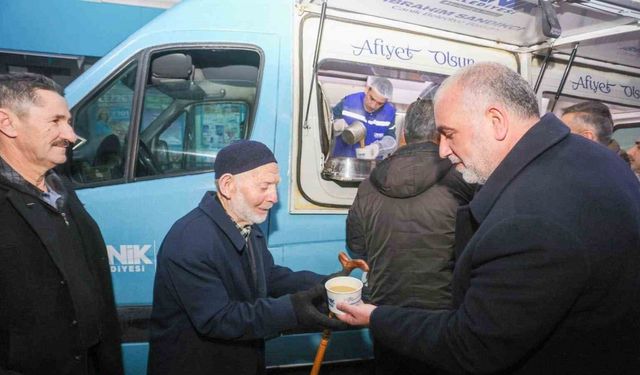 Başkan Sandıkçı’dan vatandaşlara çorba ikramı