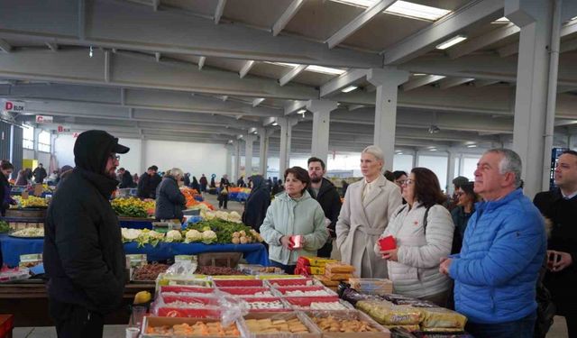 Başkan Subaşı pazar esnafının dertlerini dinledi