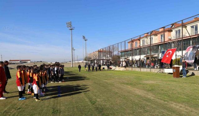 Başkan Tetik 2025 Sömestr Cup Futbol Şenliği’nde sporcularla buluştu