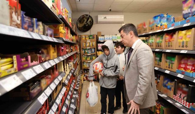 Başkan Ünlü, marketleri denetledi