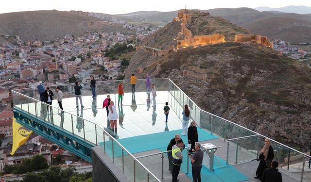 Bayburt’taki seyir terasına ücretsiz servis hizmeti başladı