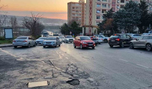 Beylikdüzü’nde yola yağ döküldü, sürücüler zor anlar yaşadı